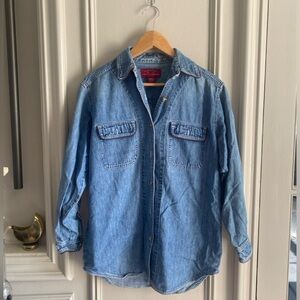 Western vibes denim button down 🤠